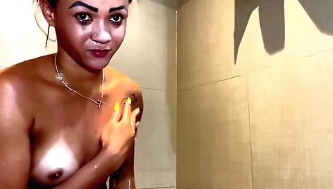 Horny brunette with big ass giving a facial and oral