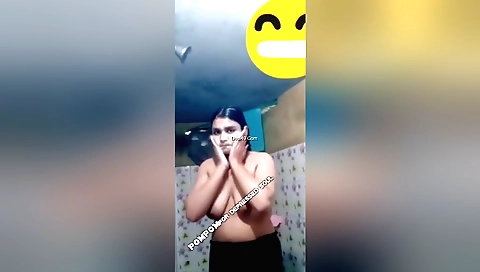 Indian babe with a sexy body shows off her body on webcam