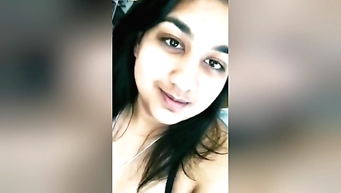 My amateur brunette video shows a nice body on webcam