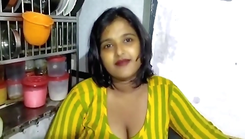 Indian hottie enjoys a deepthroat blowjob and handjob