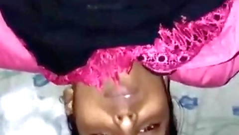 Creampie sex video shows a slutty Indian teen sucking cum