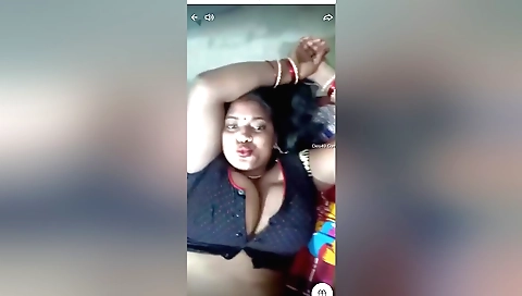 Bhabhi is wearing a sexy outfit and her lips are very juicy