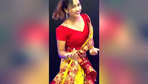 Brunette amateur masturbates with vibrator in the hotel room