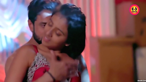 Cute and cute ass is on the internet and has fun with it