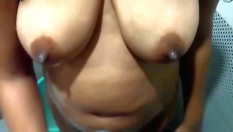 Hindu girl has sex with a big man in homemade clip