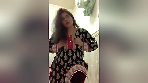 Today Exclusive- Sexy Paki Girl Shows Her Boobs And Pussy 2
