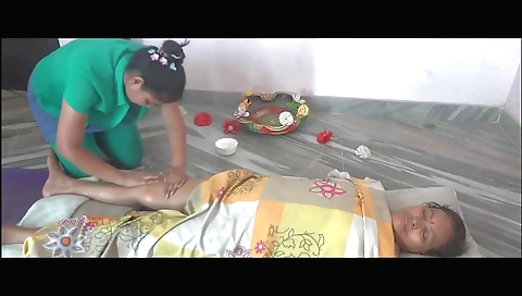 1 – Traditional Oil Massage For Hot Sexy Aunty U014