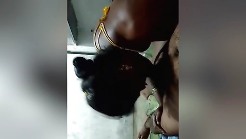 Bhabhi fingered and her pussy fucked in amateur video