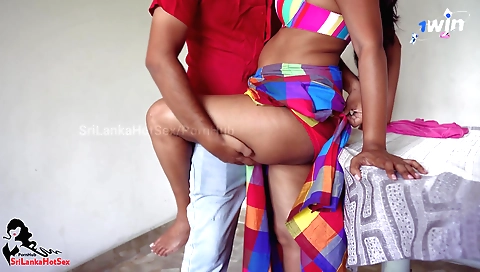 Indian girl is with a horny guy in amateur sex video