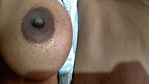 Indian bhabhi dammi actress shows off her big tits