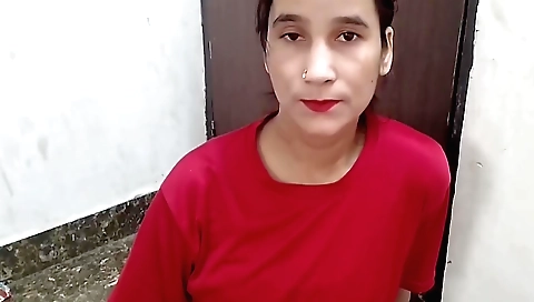 Solo amateur sex with hot girl and a big boobed milf