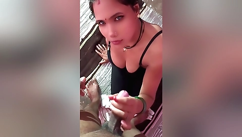 Amateur brunette gets her pussy licked by her boyfriend