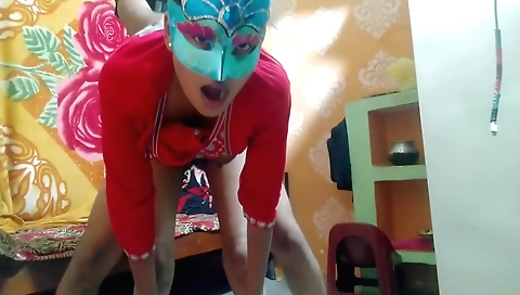 Hot brunette gets her pussy stretched by a webcam video