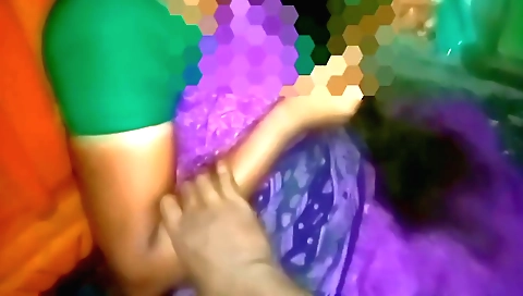 Hot amateur indian girl in amateur video making a pissing video