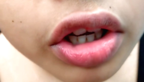 Indian solo girl makes her lips as cute as possible