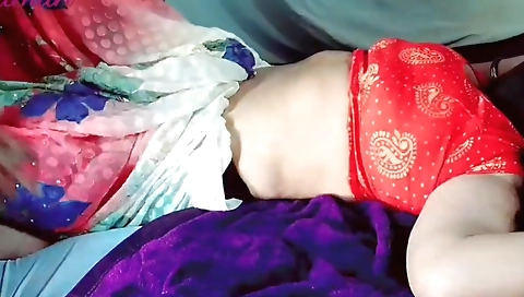 Indian girl on webcam with a nice hairy body and a nice face