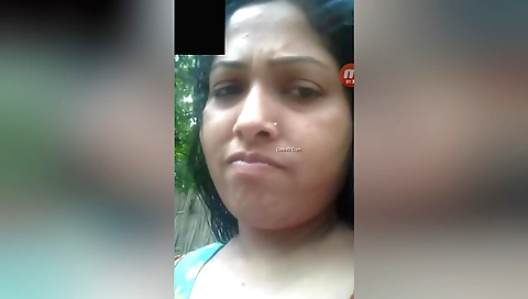 Sexy brunette babe makes homemade video with her face