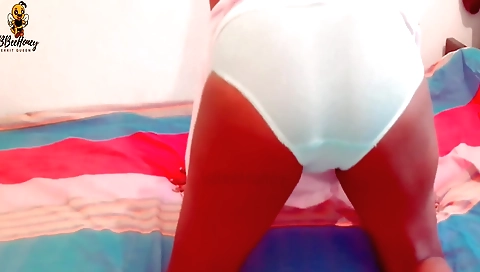 Indian brunette with a sexy face loves her sex life on cam