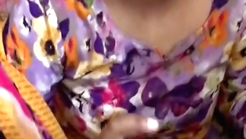 Indian hottie gives a blowjob and gets her pussy fingered