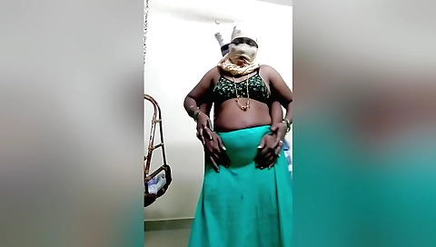 Indian girlfriend having her hubby fuck her in a webcam vid