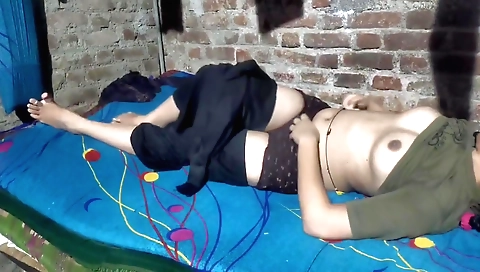 Sexy girlfriend has a fantastic solo vid to show off her body