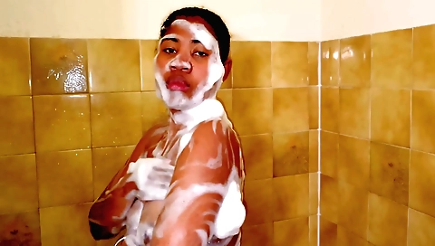 Indian girl with a sexy body and big tits takes shower