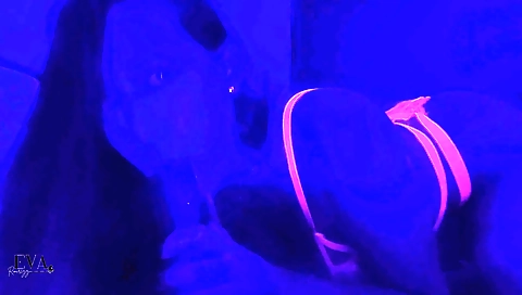 Indian dancer with a nice body makes out on the bedroom