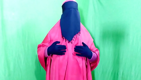 Indian solo girl fucks on internet and shows her big tits