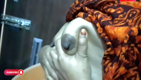 Indian teen with a nice booty and a big ass does a good porn clip