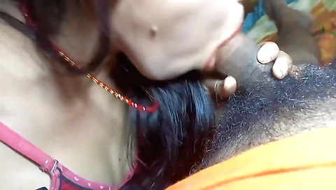 Indian hottie gets her pussy fucked in amateur video