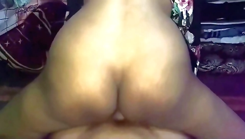 Indian milf gets off with her boyfriend on the hotel floor