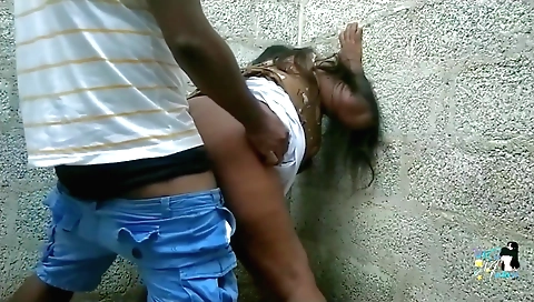 Big booty babe fucks outdoors and gets a deepthroat