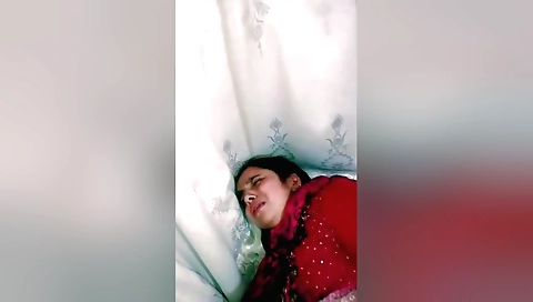 Indian wife gets penetrated and pumped from a creampie