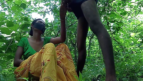 Amateur brunette teen and her man in outdoor scene