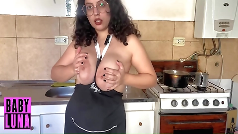 Brunette amateur milf cooking her dish and masturbating