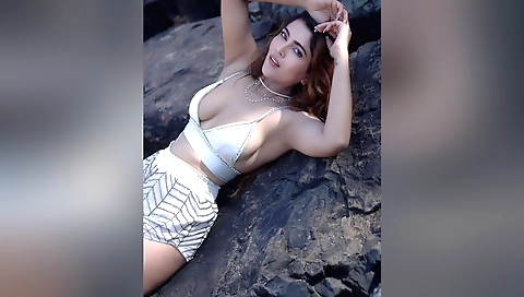 Hot redhead is showing her body in beach sex scene