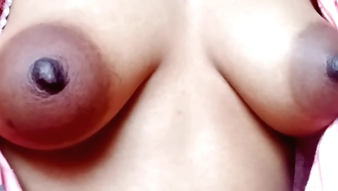 Indian woman in a sexy outfit fucks herself in a solo video