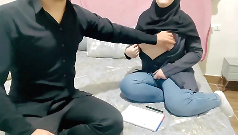 Indian hottie handjob in amateur vid with her big booty