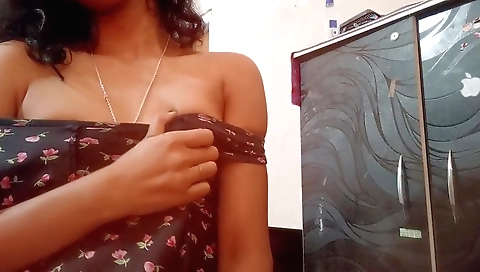 Gorgeous brunette in a sexy body enjoys a deep handjob