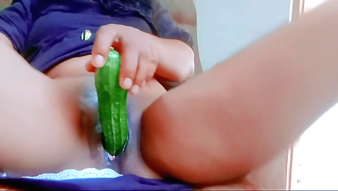 Asian babe with a nice ass is on a hot tub on her own