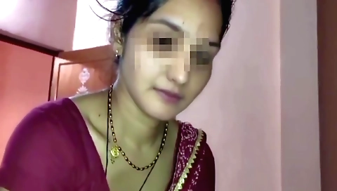 Indian teen in amateur porn shows her shaved pussy