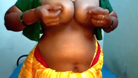 Indian amateur with big ass and big tits masturbates