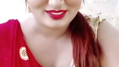 Big tits and a juicy ass from a webcam brunette video