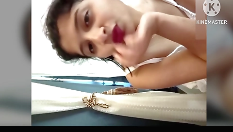 Bhabhi shows off her body and pussy in an amateur video