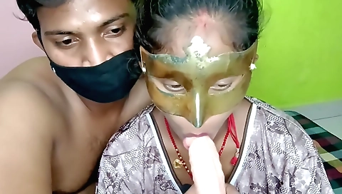 Indian amateur porn video with a brunette babe sucking a dildo