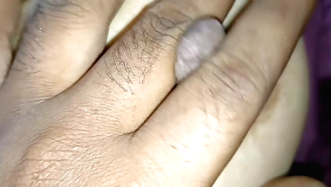 Indian girl gets fucked in bed and she gives a blow job