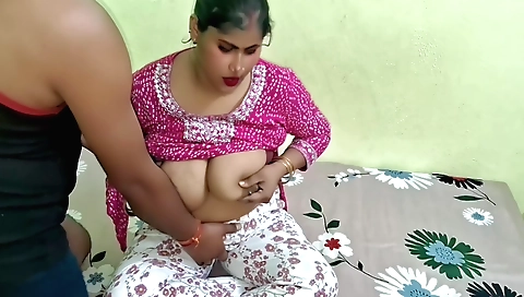 Chubby indian bhabhi gets fucked in amateur sex video