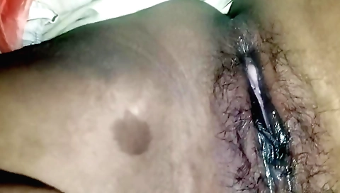 Indian hairy girl in a hairy pussy in this hd video