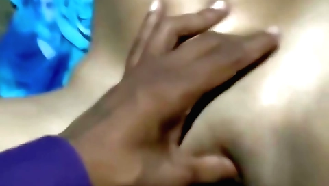 Indian couple makes a good homemade video in the bedroom