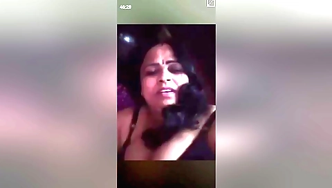 Desi aunty is showing off her curves and hairy body